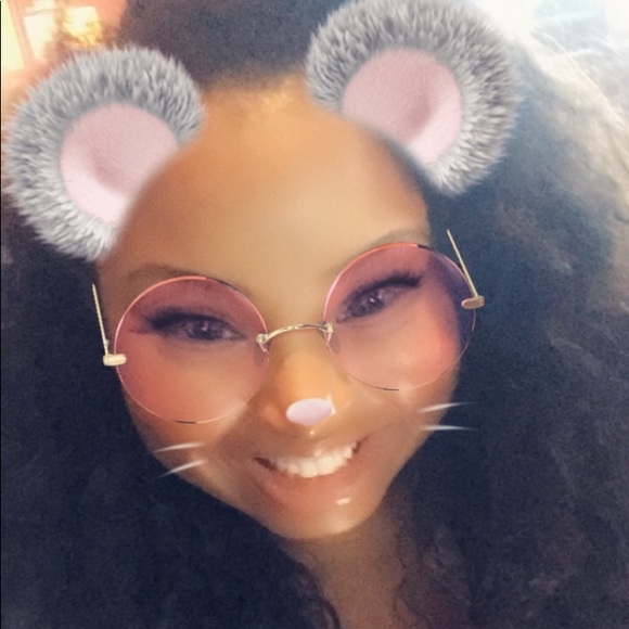 Meet your Posher, Alisha - Picture 1 of 1